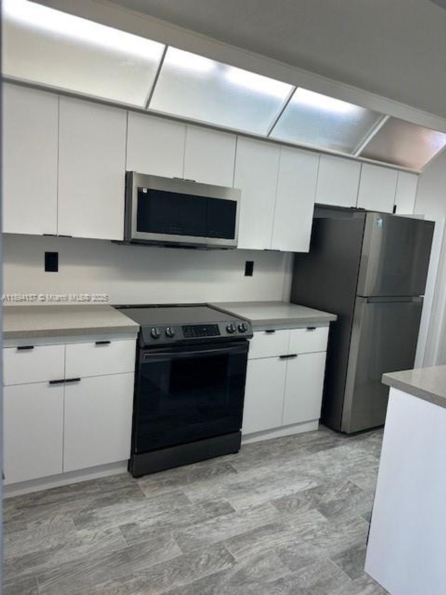 THE ONE AND ONLY REDUCED AND CHEAPEST PRICE IN THE BUILDING!!!!!!. SPACIOUS AND BRIGHT UNIT.... THIS LARGE 1 BEDROOM + DEN THAT CAN BE USED AS A SECOND BEDROOM, HAS 2 FULL BATHS & TILE FLOORING.SOUTH EAST VIEWS OF LUSH LANDSCAPED GARDENS TOWARDS THE INTRACOSTAL AND THE POOL. UNIT HAS HURRICANE WINDOWS, TURNBERRY'S ISLES SOUTH TOWER A 5 STAR BUILDING, WITH LUXURY AMENITIES AS A STATE OF THE  ART GYM, SAUNA, SNACK BAR AND MUCH MORE. LOCATED ON TURNBERRY'S EXCLUSIVE MARINA, ACROSS FROM TURNBERRY'S WORLD CLASS PGA GOLFCOURSE. MINUTES TO THE BEACHES, FINE RESTAURANTS, AVENTURA MALL,3.5 MILES LANDSCAPES JOGGING/ EXERCISE TRAIL, SAFRA SINAGOGUE.REALTORS PLEASE READ INPUT BROKER​​‌​​​​‌​‌​​​‌‌​​​‌‌‌​​‌​​‌‌​​​​ REMARKS!!!!!!.