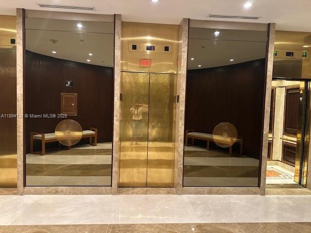 TURNBERRY ISLE SOUTH COND - Residential Lease
