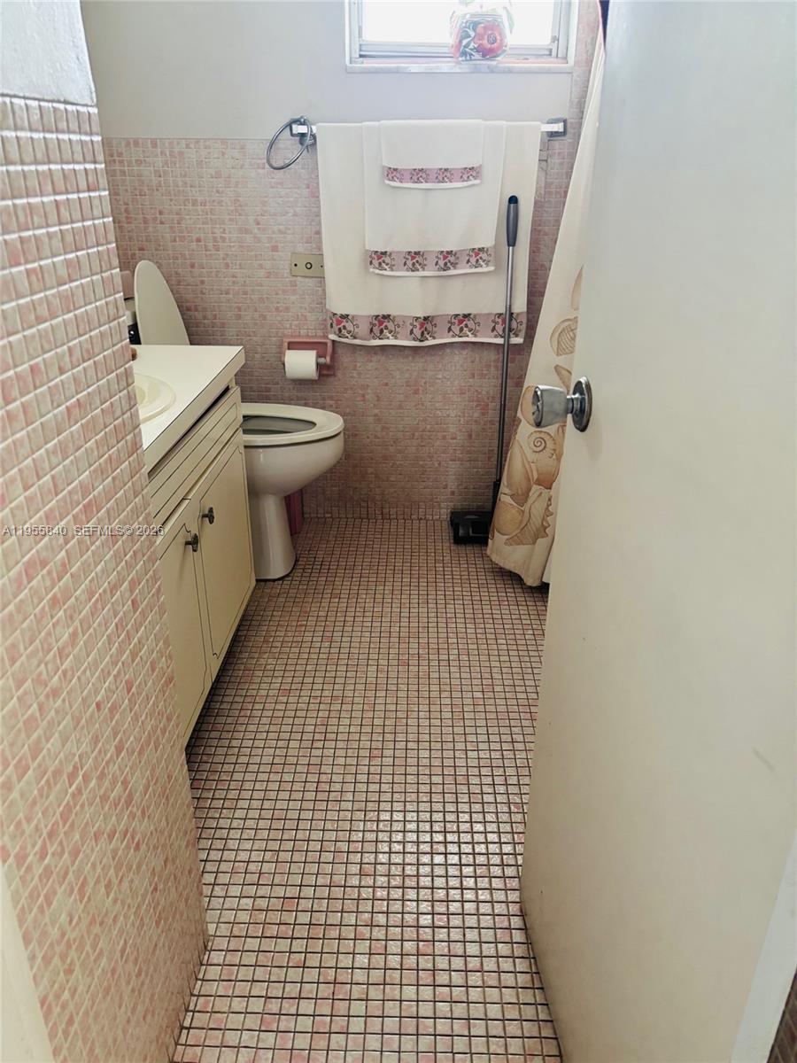 INTERNATIONAL TOWERS COND - Residential