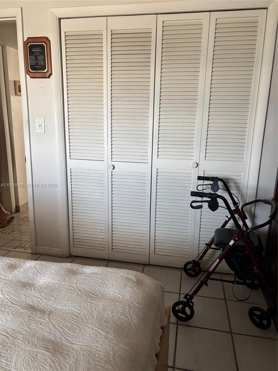 INTERNATIONAL TOWERS COND - Residential