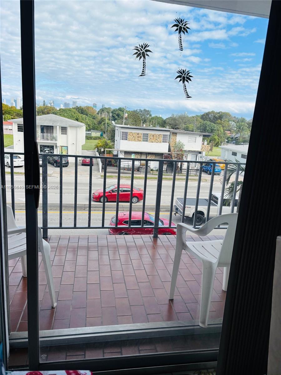 INTERNATIONAL TOWERS COND - Residential