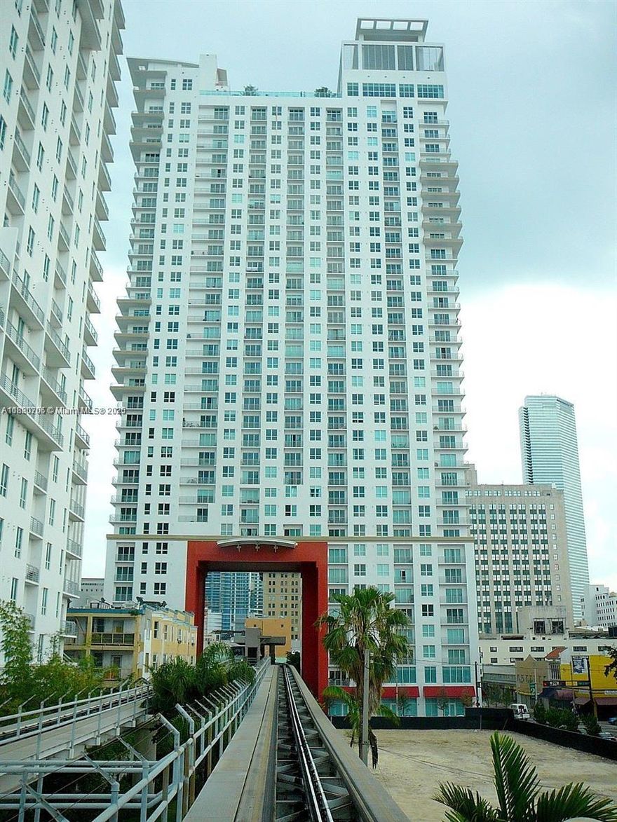 Loft-style 1-bedroom with 10’ ceilings with concrete floors. Features a European-style kitchen and in-unit washer/dryer. Building offers 2 pools, gym, and lounge with pool table. Prime location near restaurants, lounges, shopping, Miami Dade College, and Kaseya Center, with the Metro Mover to Brickell just minutes away. Parking not included—available for $60/month. AVAILABLE NOVEMBER 1ST.