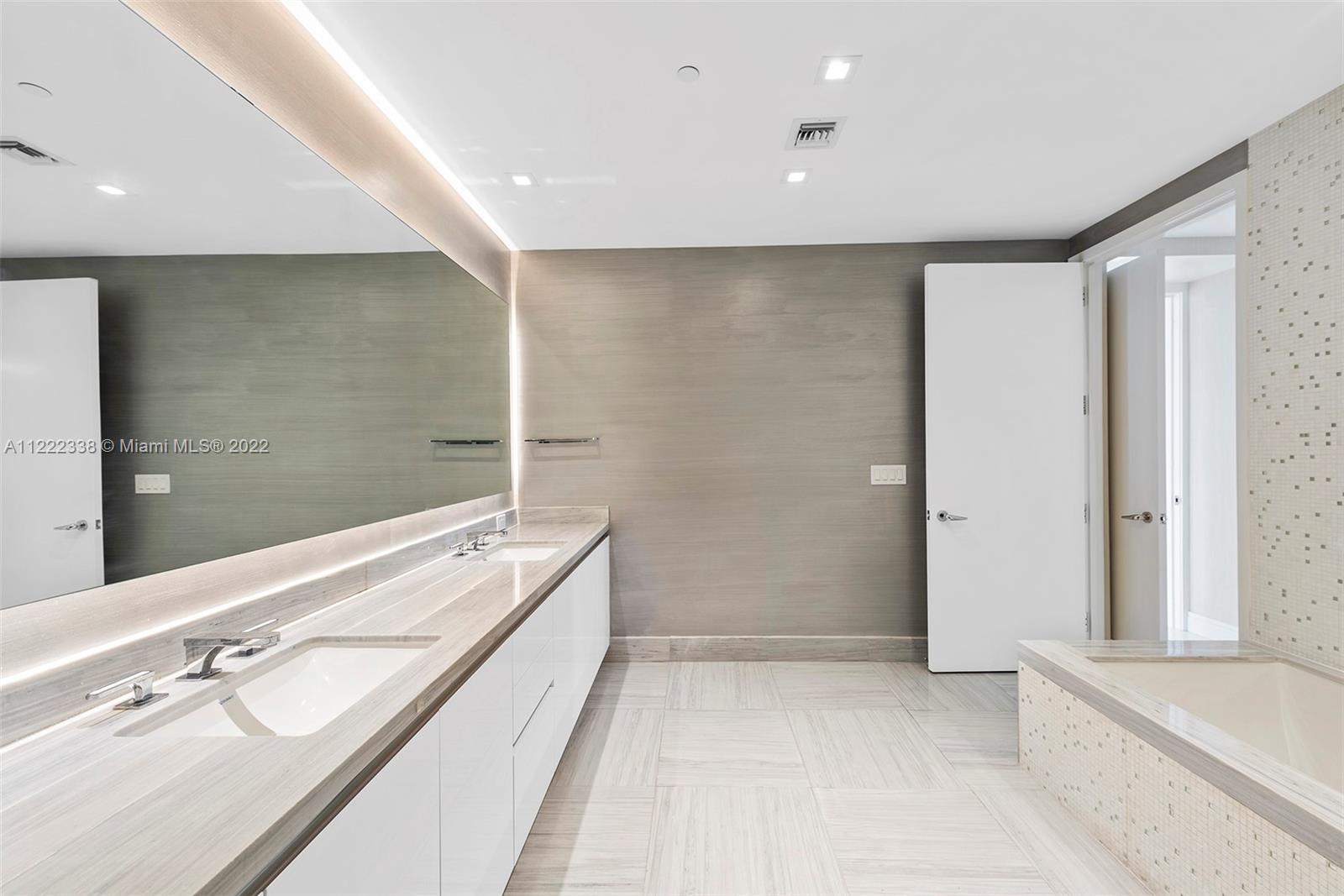 JADE SIGNATURE CONDO - Residential