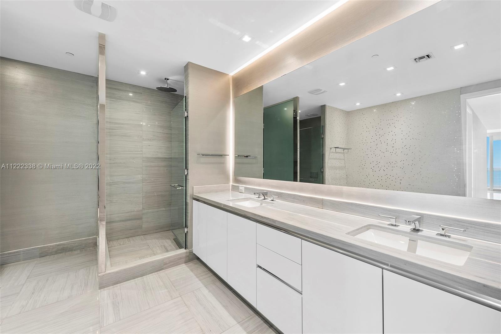 JADE SIGNATURE CONDO - Residential