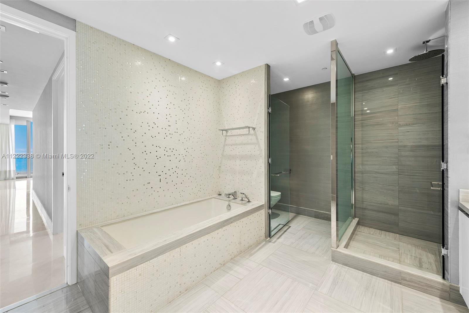 JADE SIGNATURE CONDO - Residential