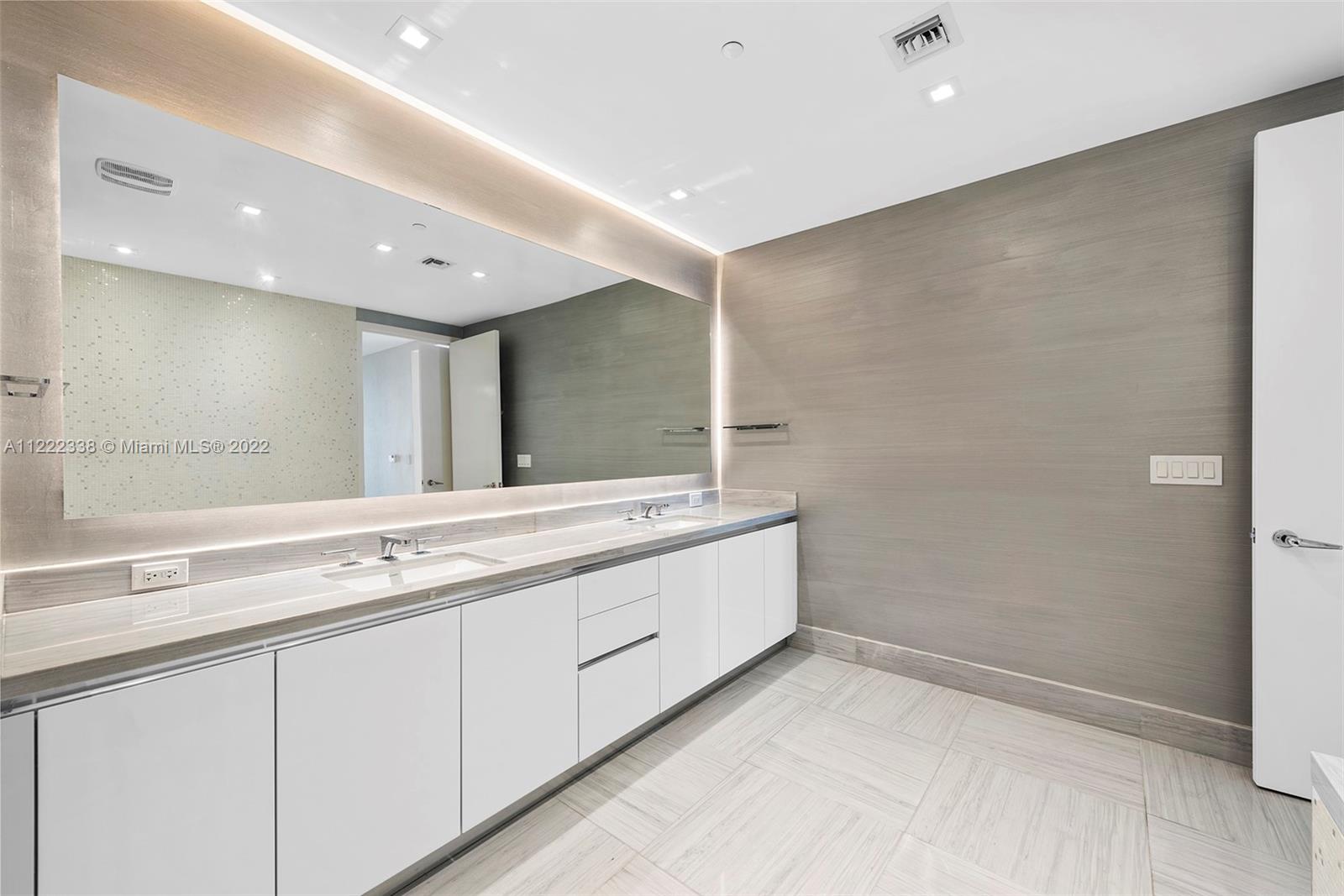 JADE SIGNATURE CONDO - Residential