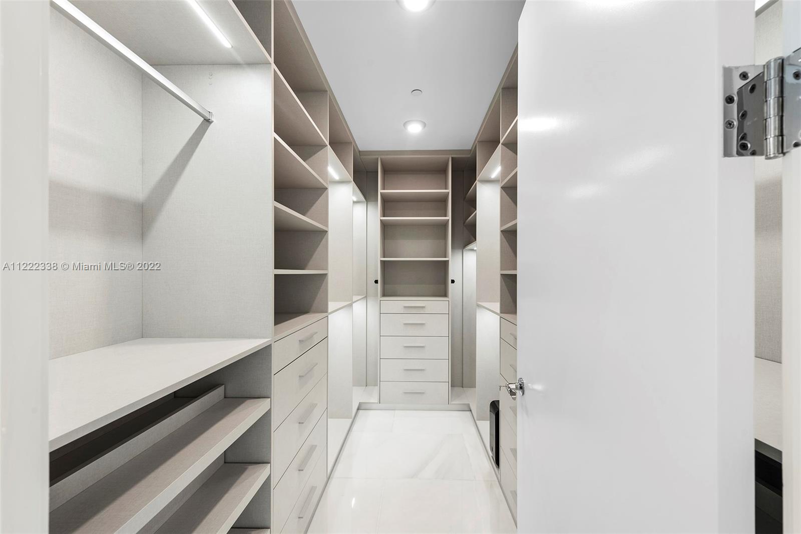 JADE SIGNATURE CONDO - Residential