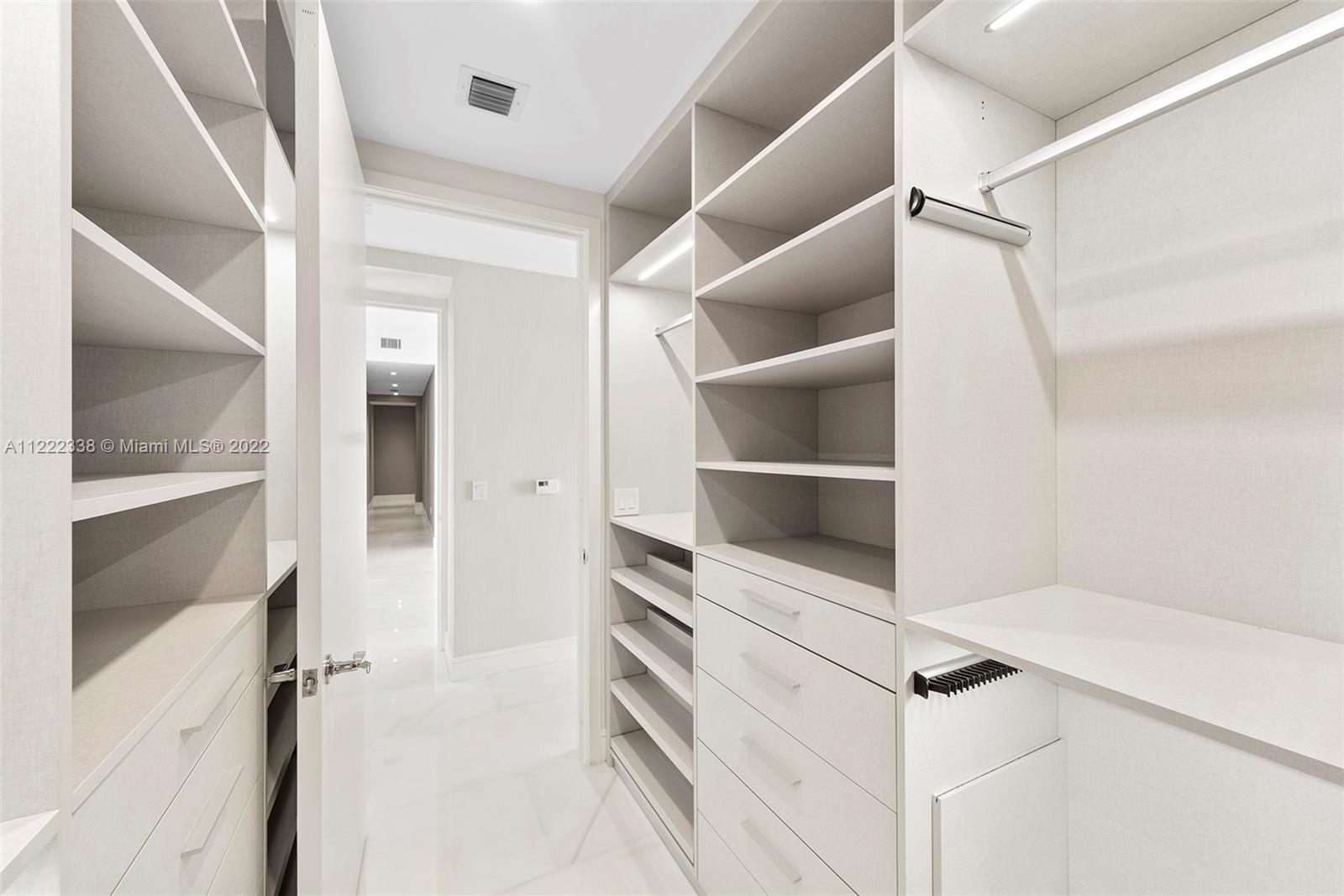 JADE SIGNATURE CONDO - Residential