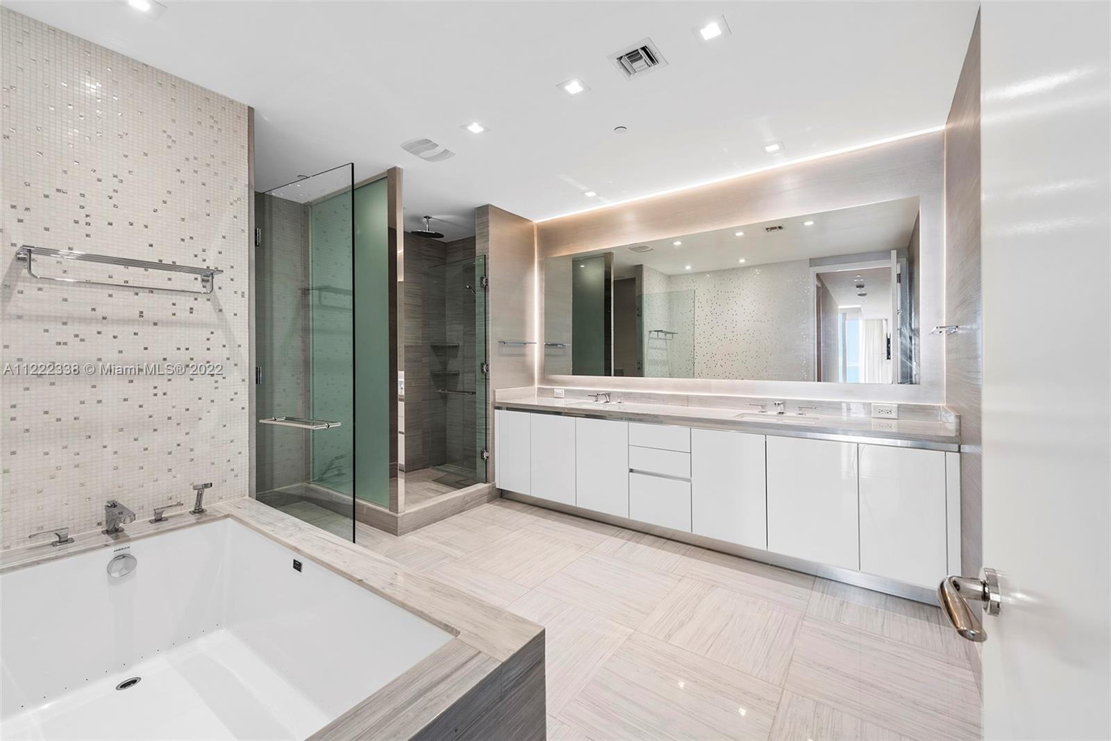 JADE SIGNATURE CONDO - Residential