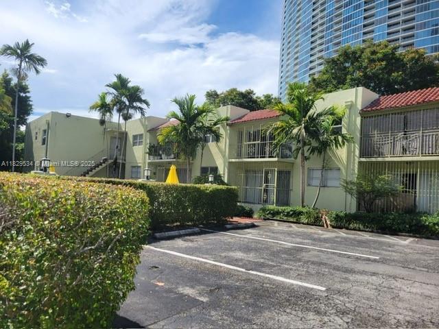 520 NE 38th St 10