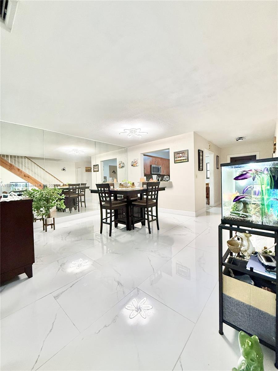 COSTA DEL SOL CONDO #4 - Residential