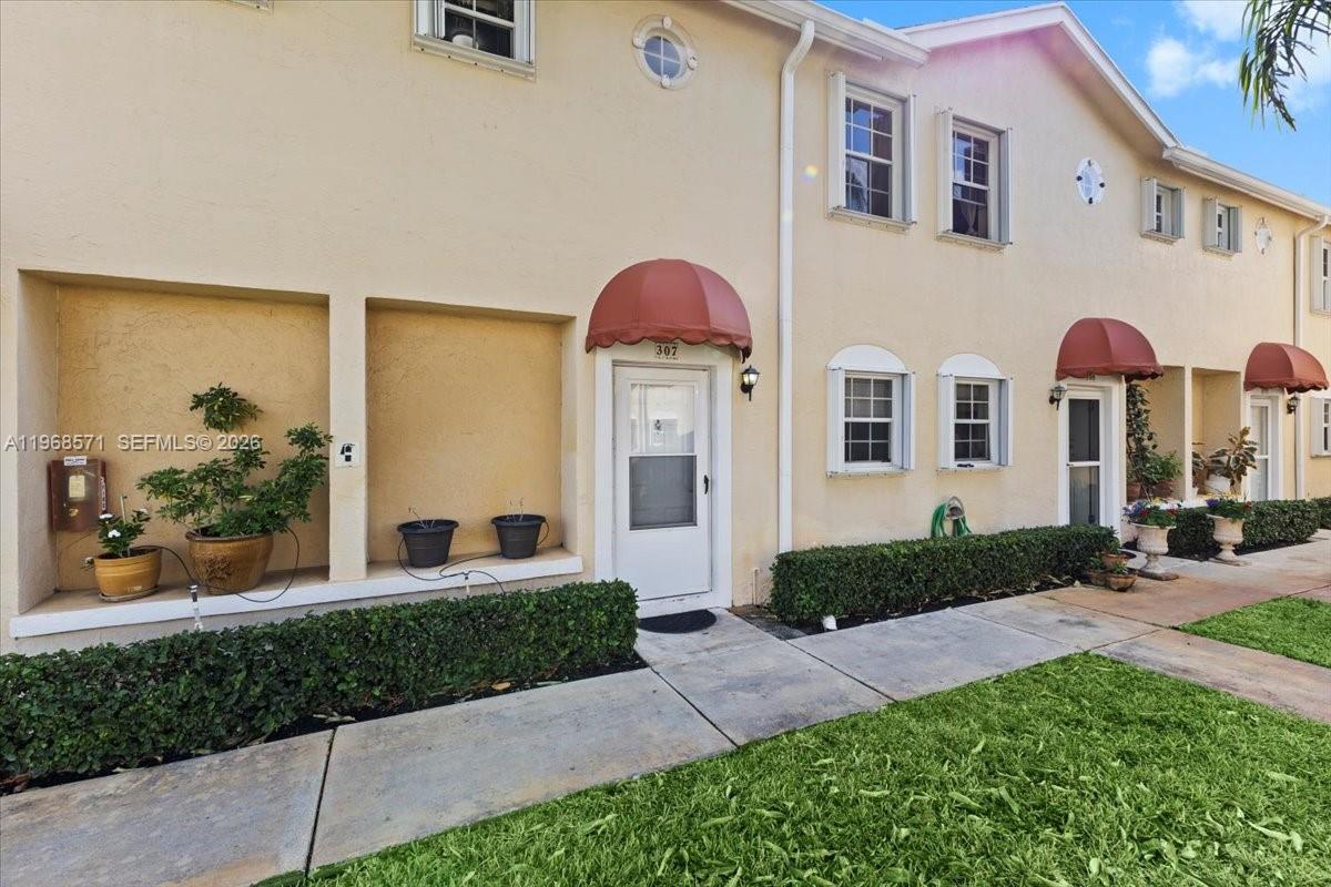 WATERSIDE VILLAGE OF PALM - Residential