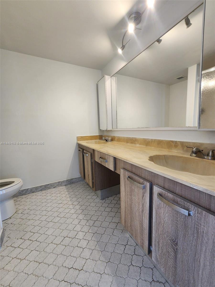 SAILBOAT CAY CONDO - Residential