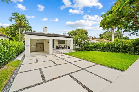 Photo of 829 Granada Groves Ct, Coral Gables, FL 33134 (MLS # A12053825)