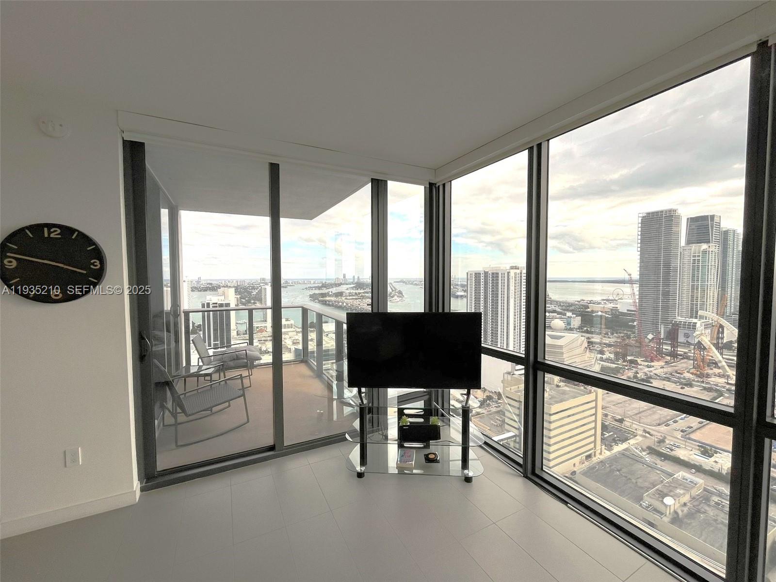 CANVAS CONDO - Residential Lease