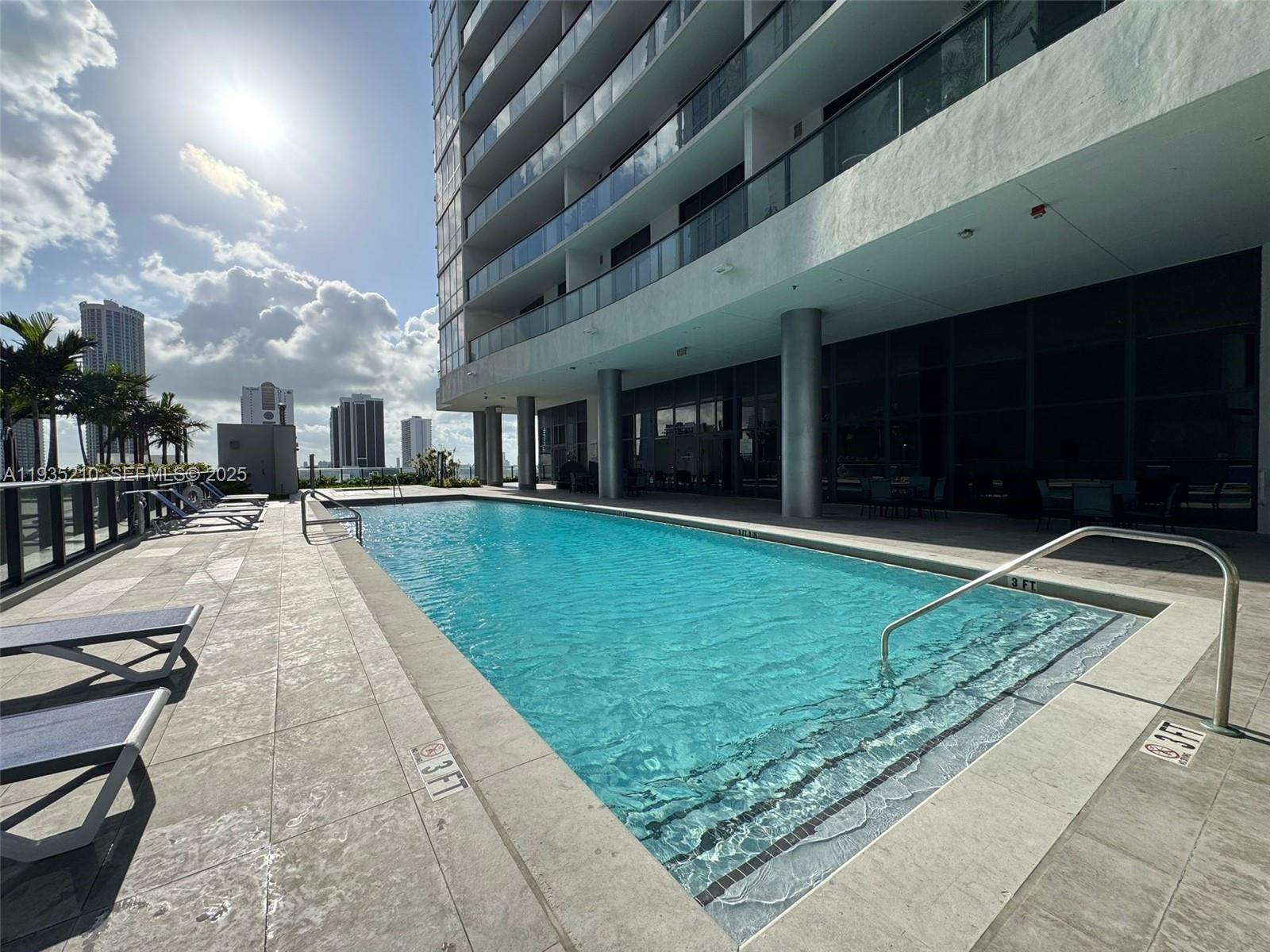 CANVAS CONDO - Residential Lease