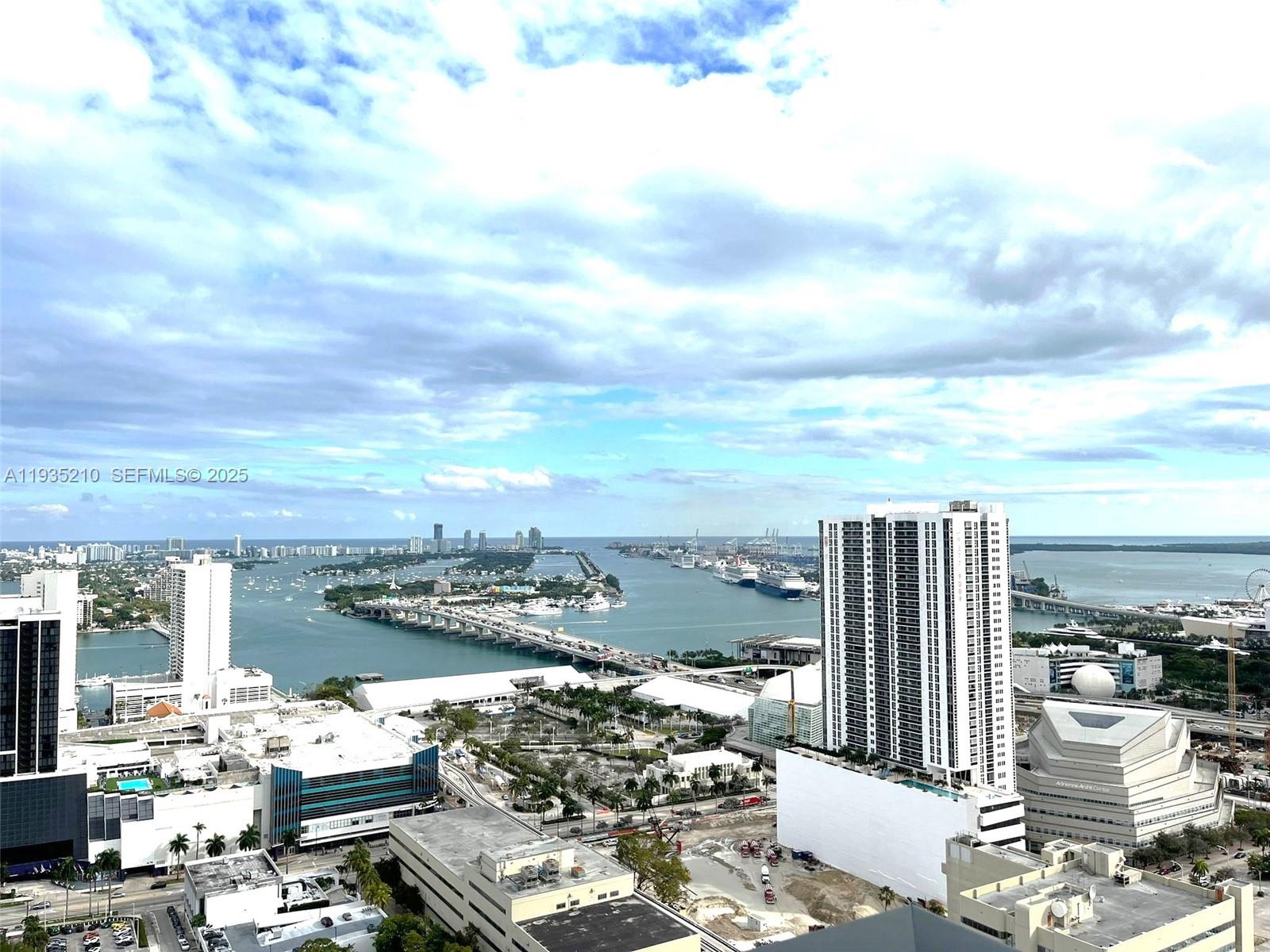 CANVAS CONDO - Residential Lease