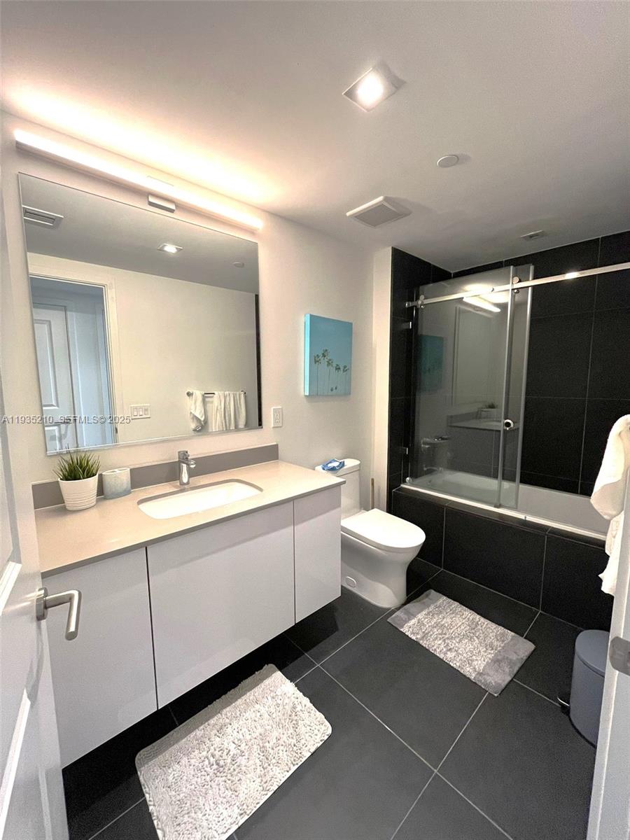 CANVAS CONDO - Residential Lease