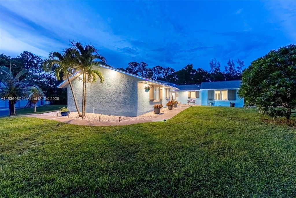 Photo of 10709 N 159th Ct N, Jupiter, FL 33478 (MLS # A11836087)