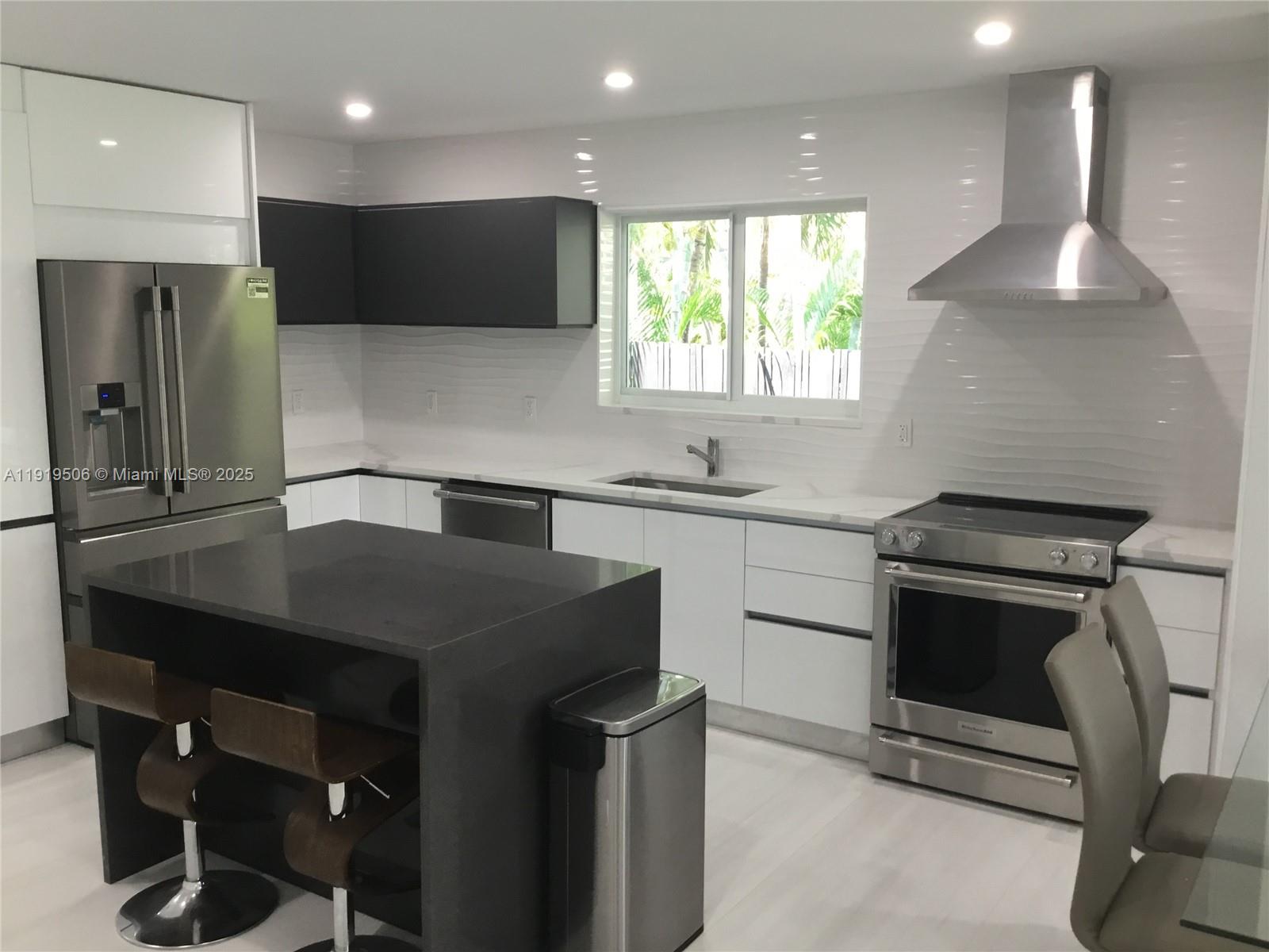 HOLLYWOOD - Residential Lease