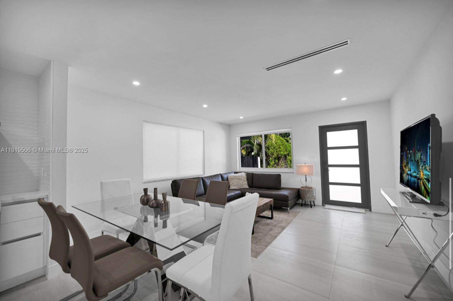 HOLLYWOOD - Residential Lease