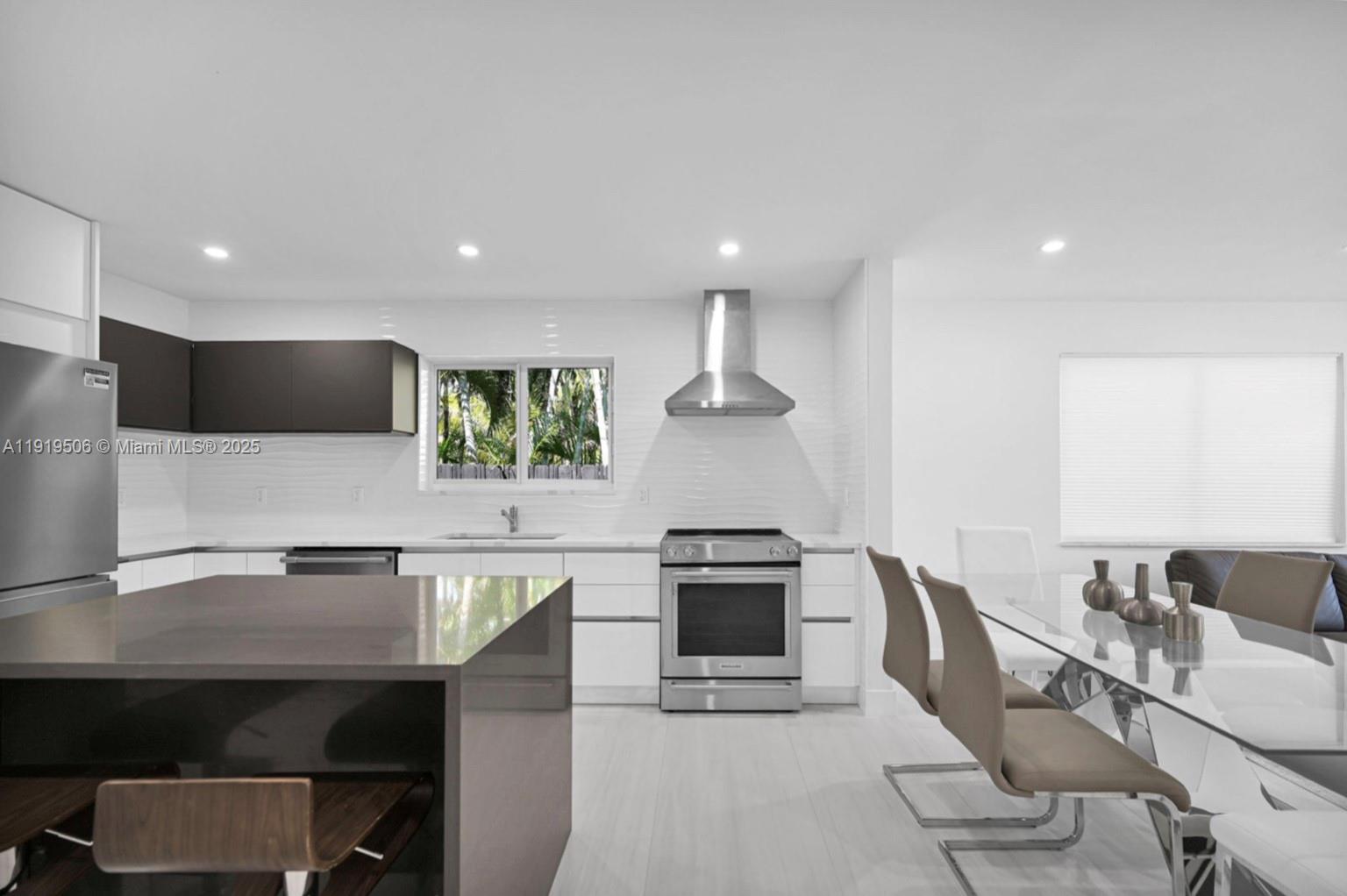 HOLLYWOOD - Residential Lease