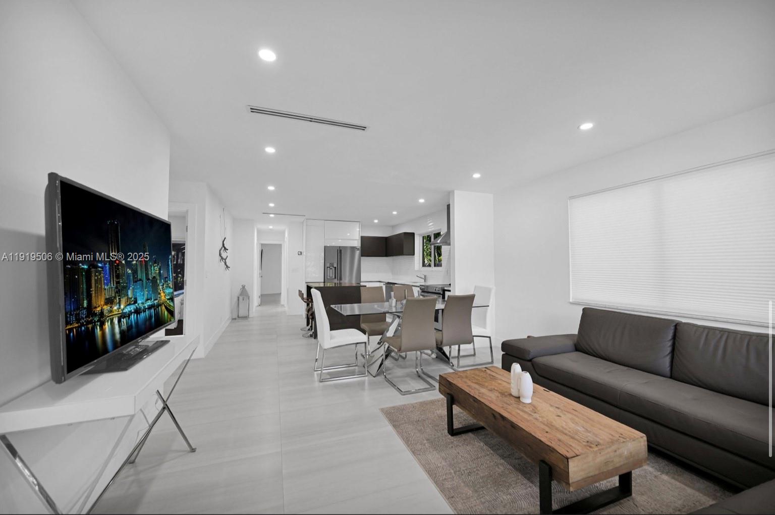 HOLLYWOOD - Residential Lease