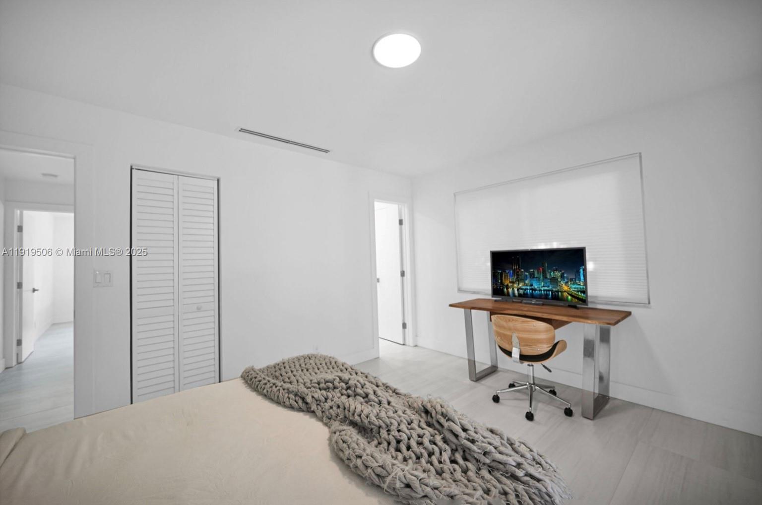 HOLLYWOOD - Residential Lease