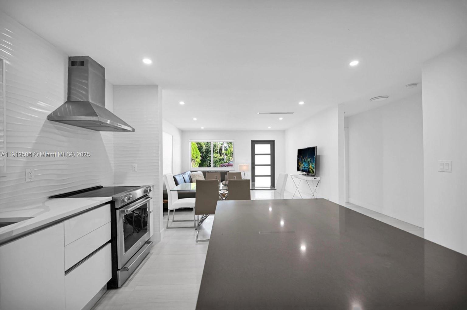 HOLLYWOOD - Residential Lease