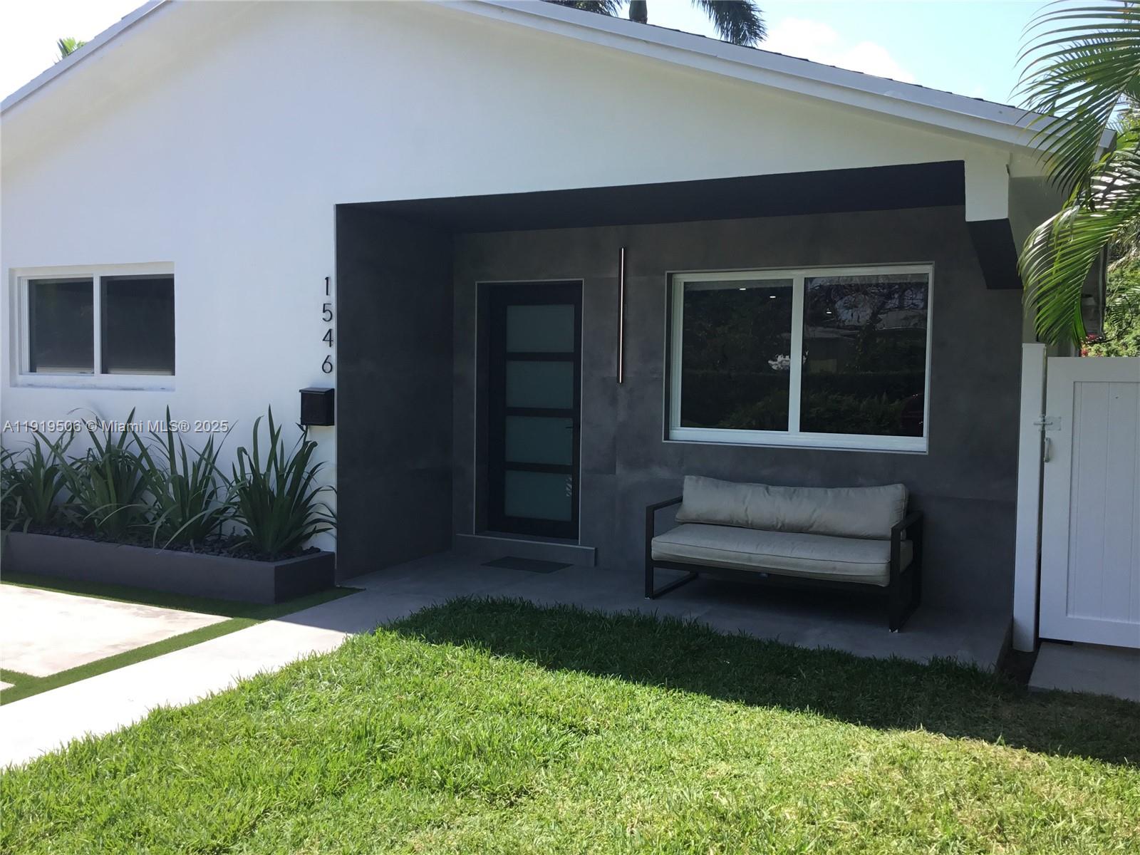 HOLLYWOOD - Residential Lease