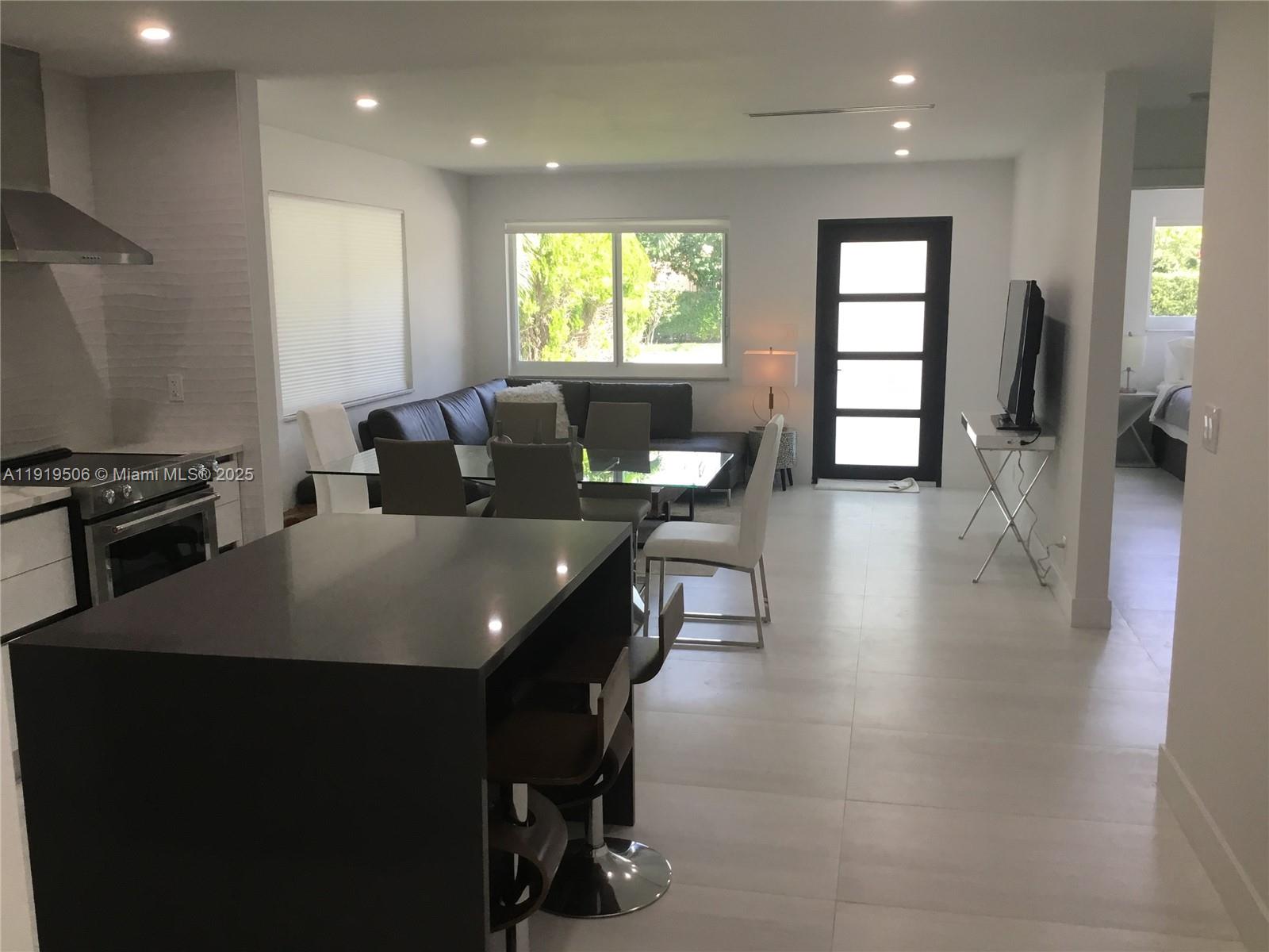 HOLLYWOOD - Residential Lease