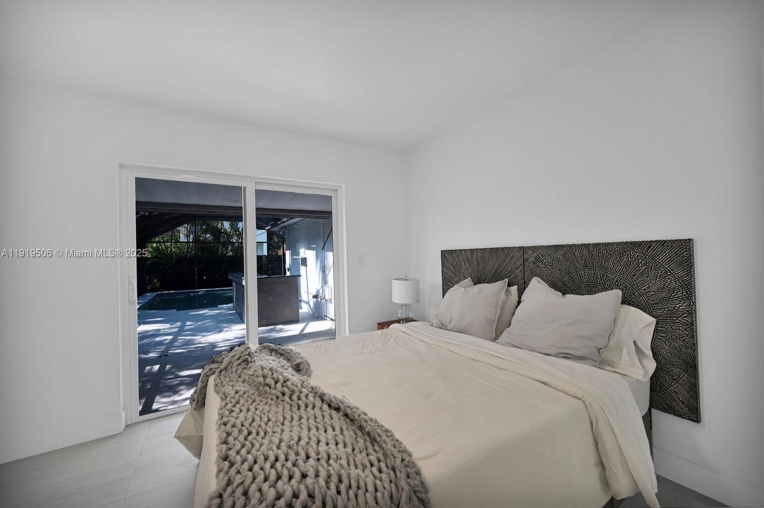 HOLLYWOOD - Residential Lease