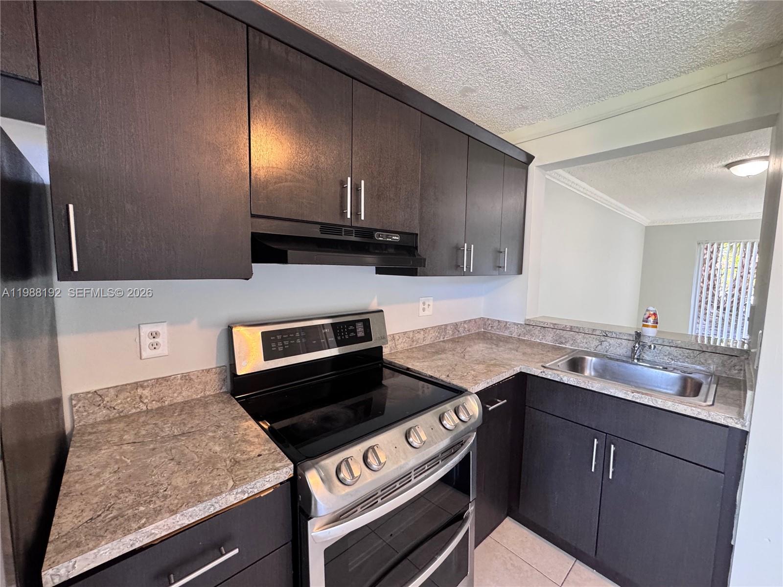 COURTS AT OAKLAND PARK - Residential Lease