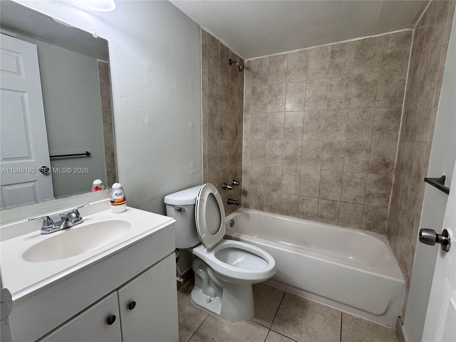 COURTS AT OAKLAND PARK - Residential Lease