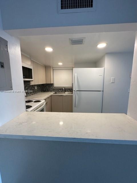 THE GREENS CONDO - Residential