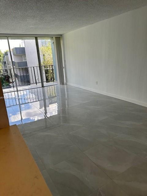 THE GREENS CONDO - Residential