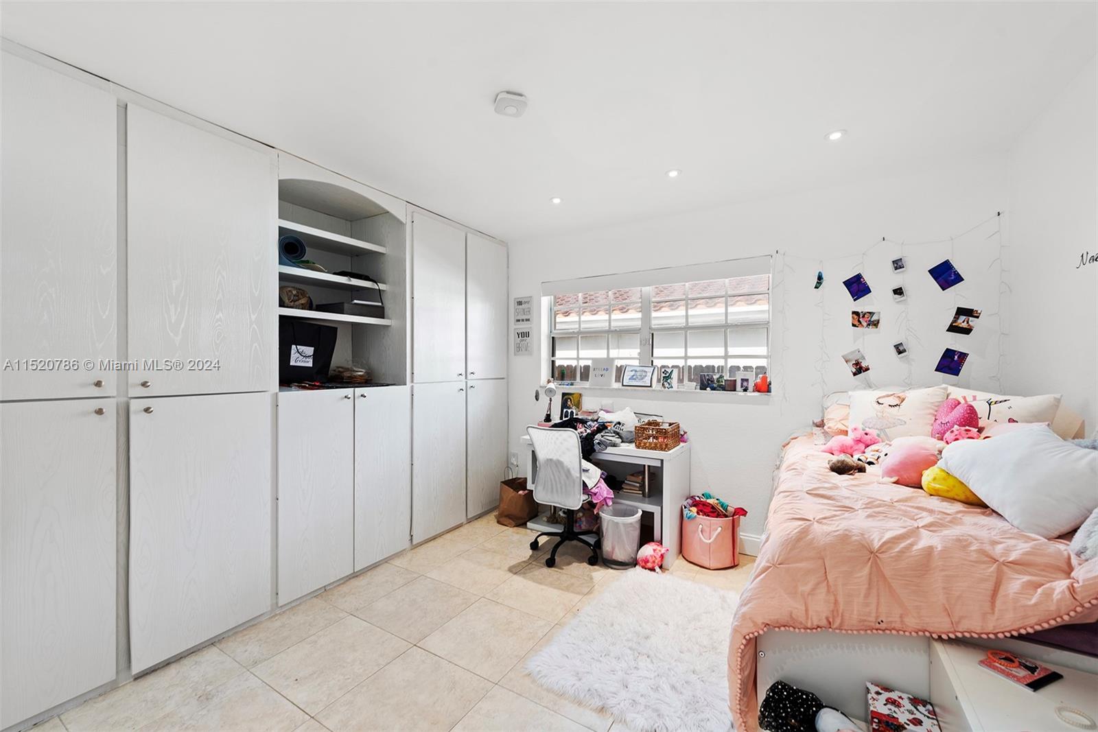 EASTERN SHORES 1ST ADDN - Residential