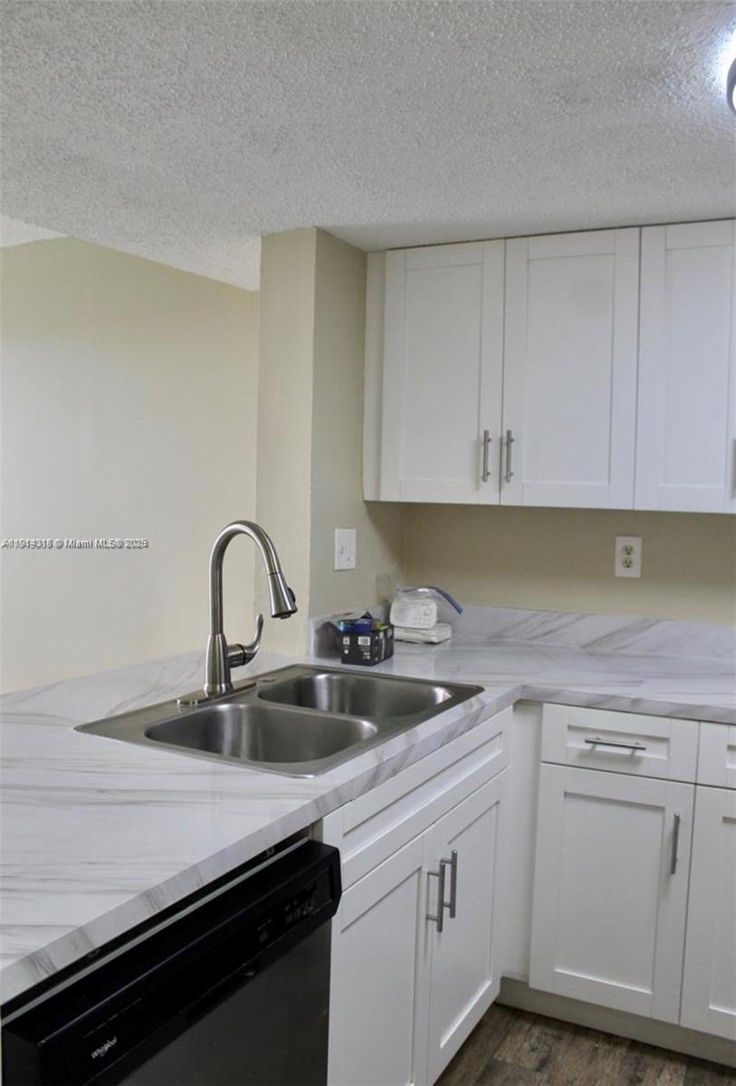 LAGUNA POINTE AT CALIF CL - Residential Lease