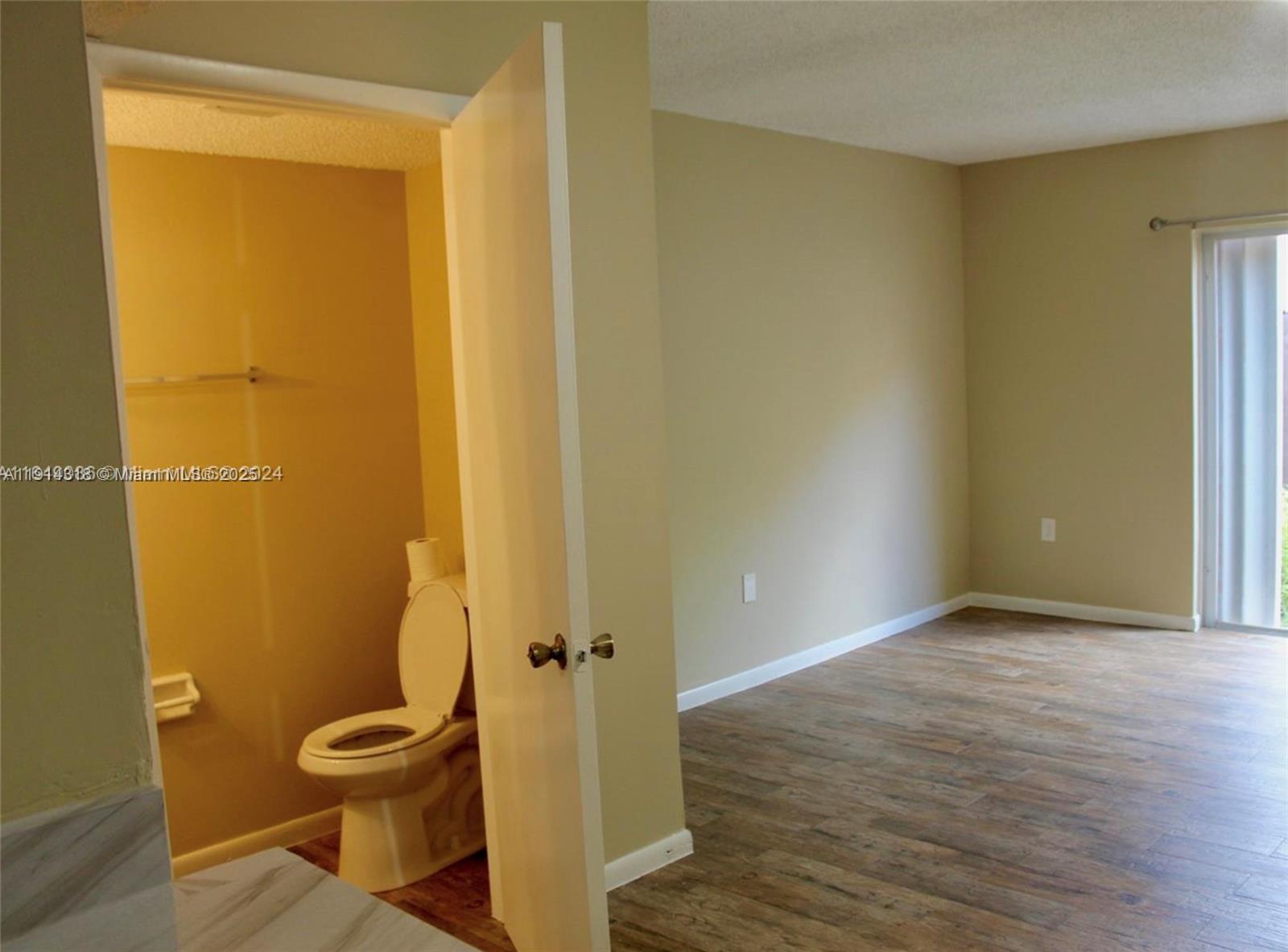 LAGUNA POINTE AT CALIF CL - Residential Lease