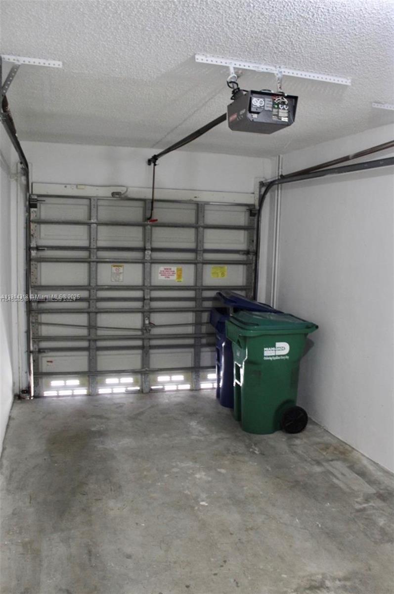 LAGUNA POINTE AT CALIF CL - Residential Lease