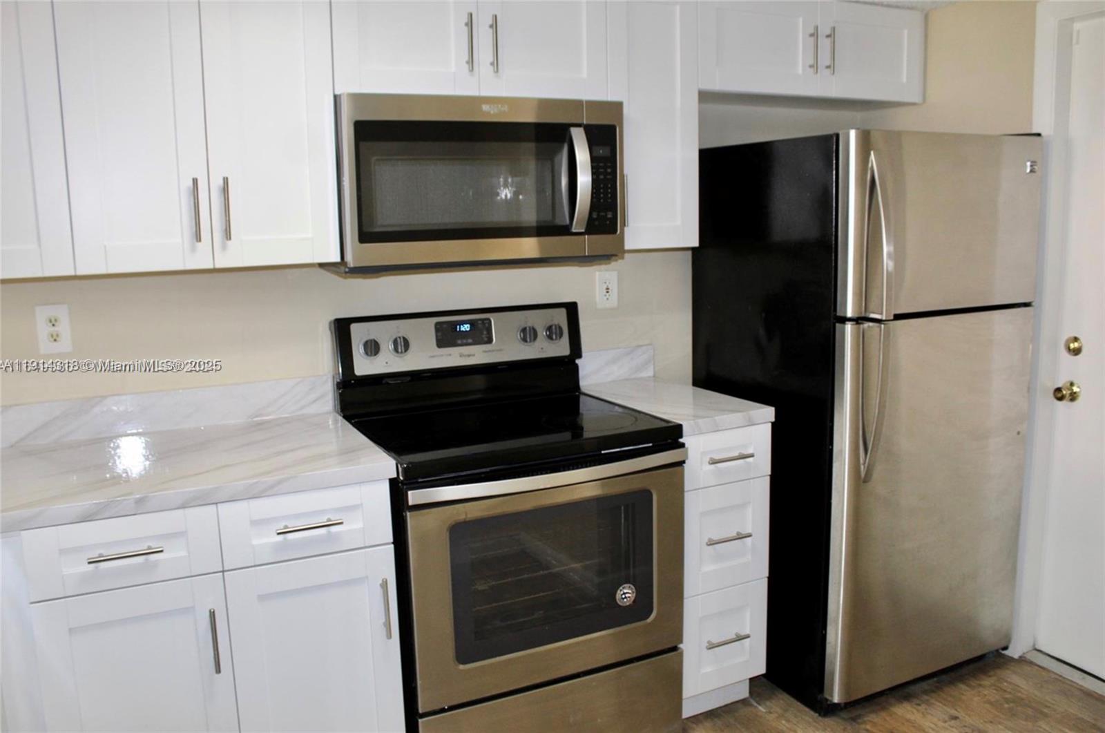 LAGUNA POINTE AT CALIF CL - Residential Lease