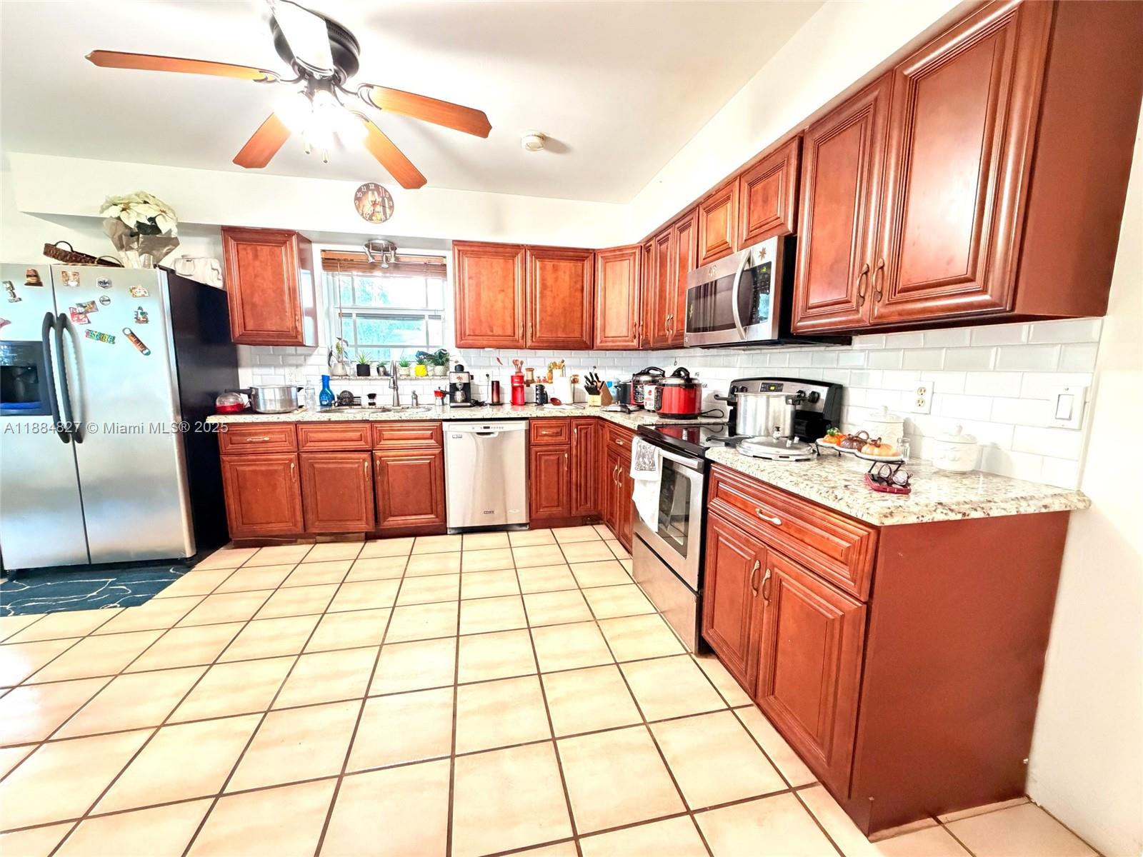 DANIA HIGHLANDS - Residential