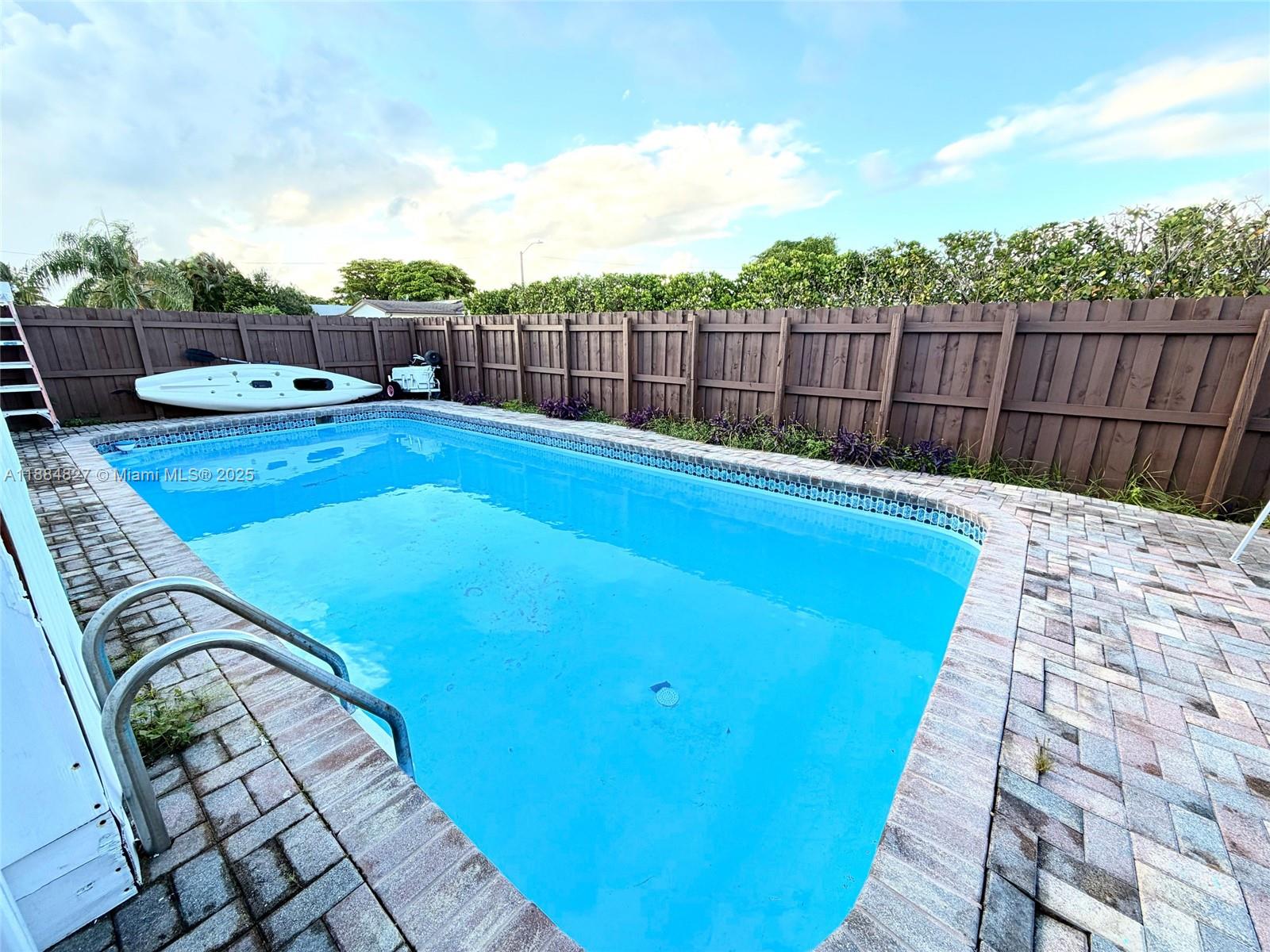 DANIA HIGHLANDS - Residential