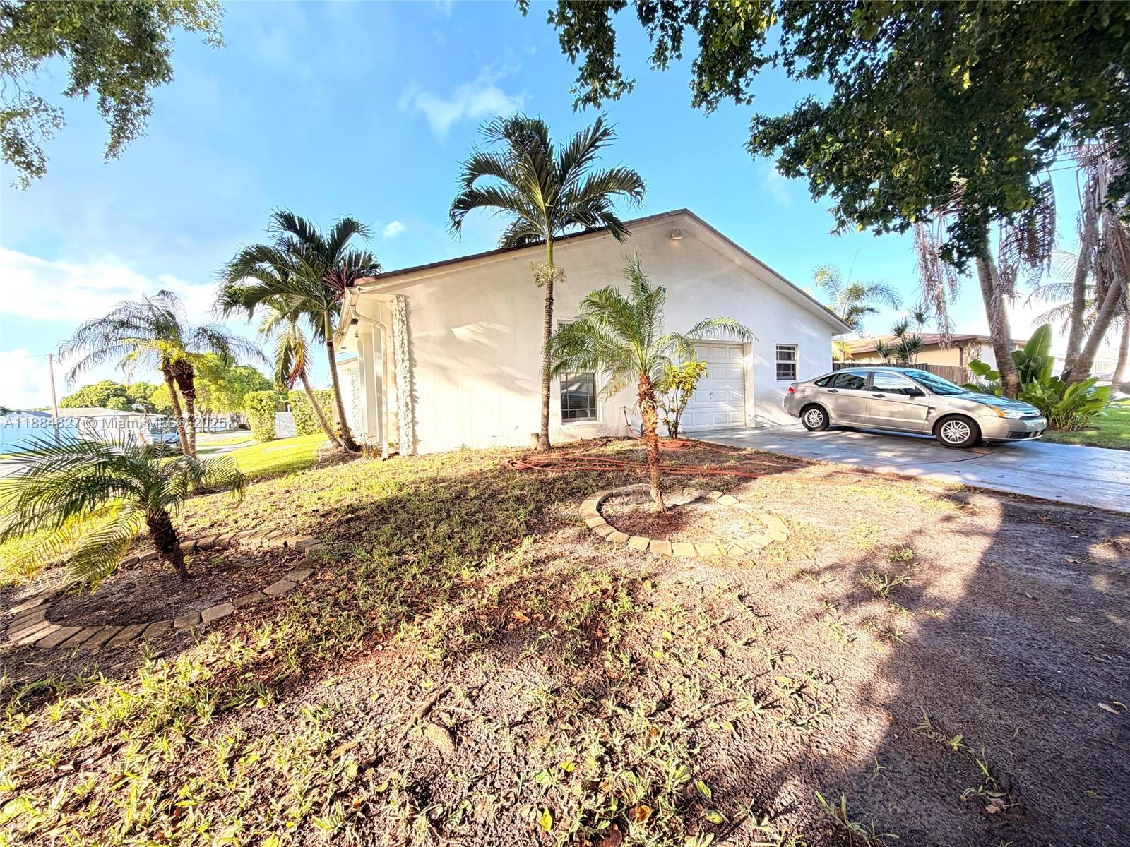 DANIA HIGHLANDS - Residential
