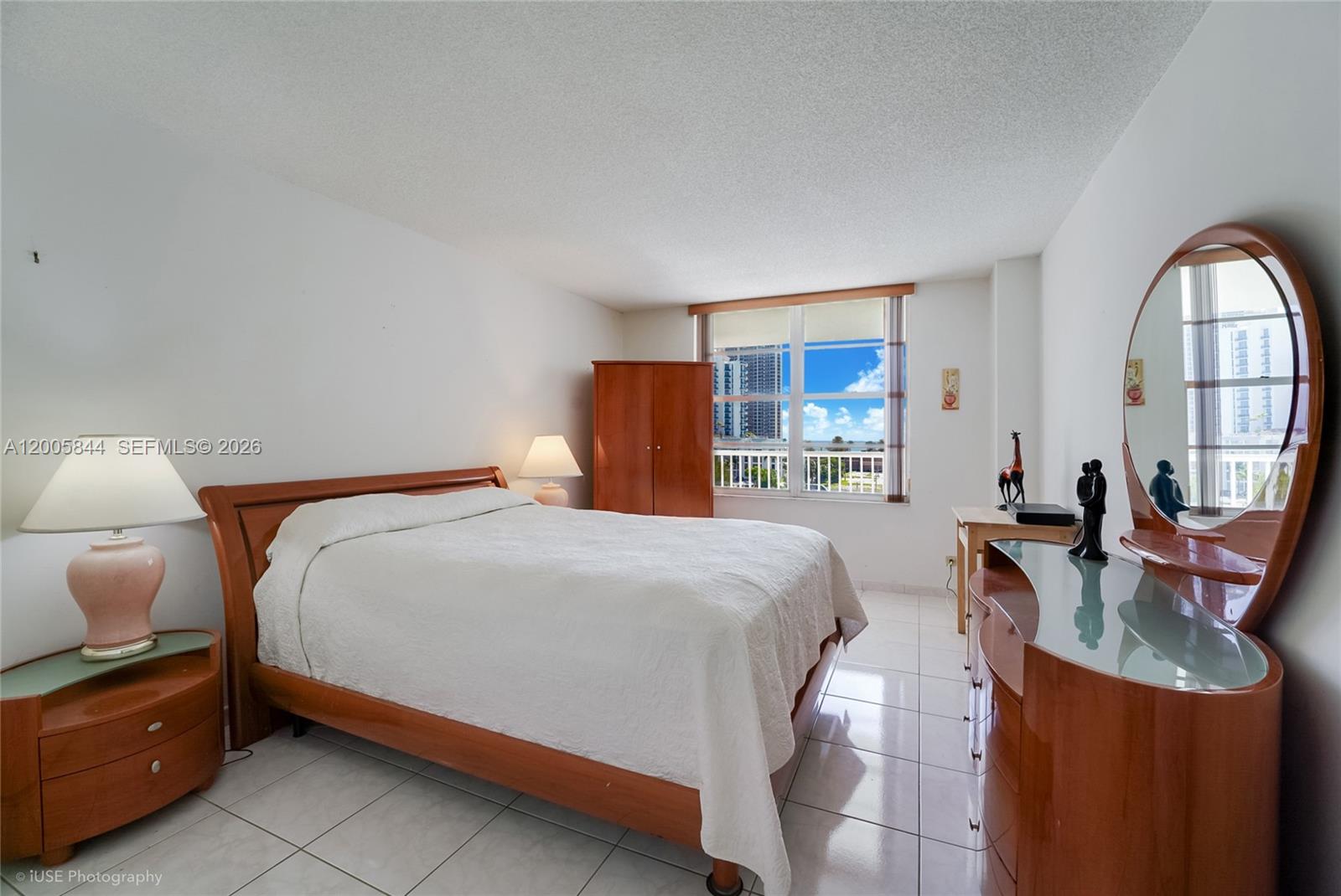 WINSTON TOWERS 400 CONDO - Residential