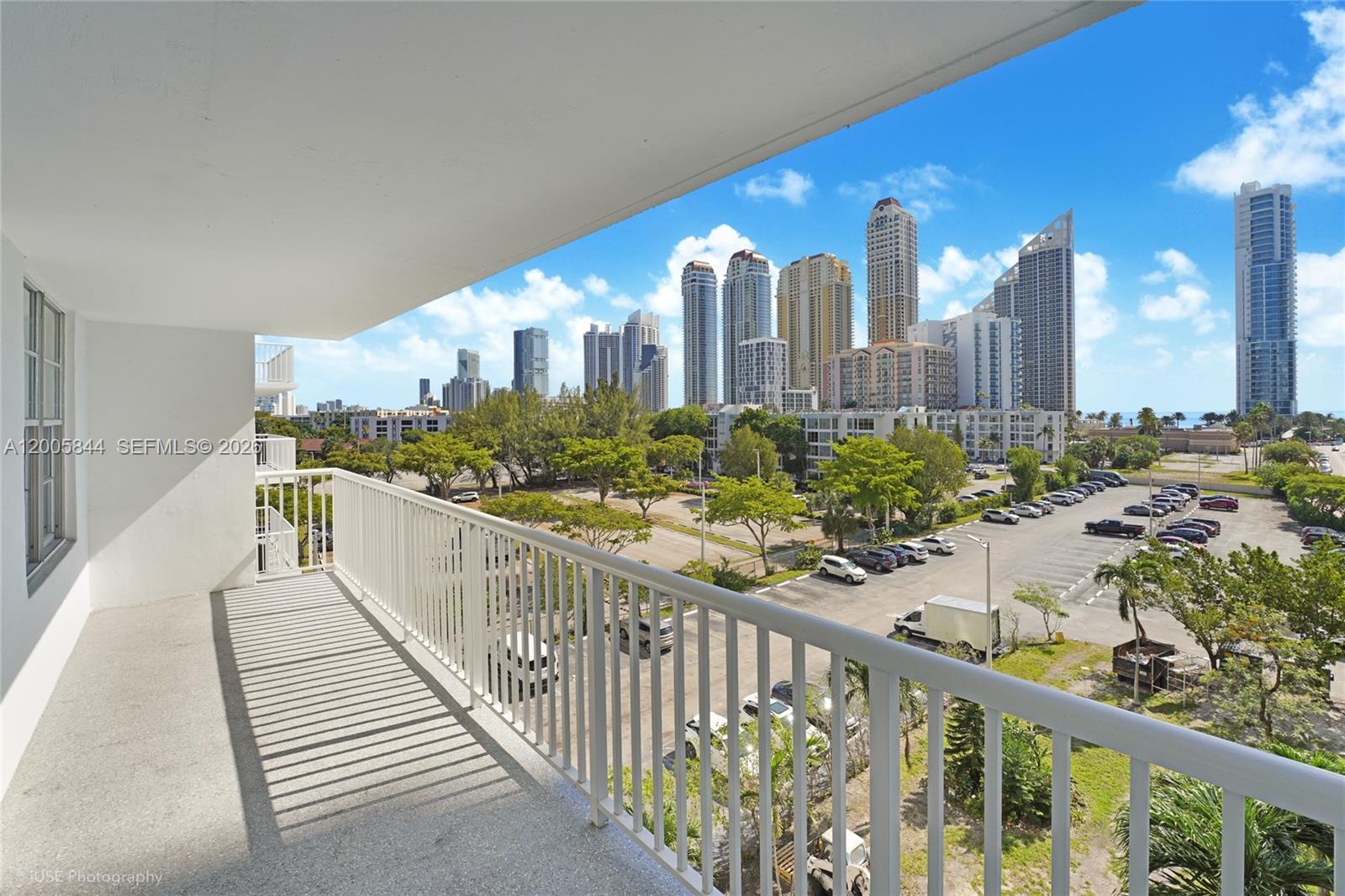 WINSTON TOWERS 400 CONDO - Residential