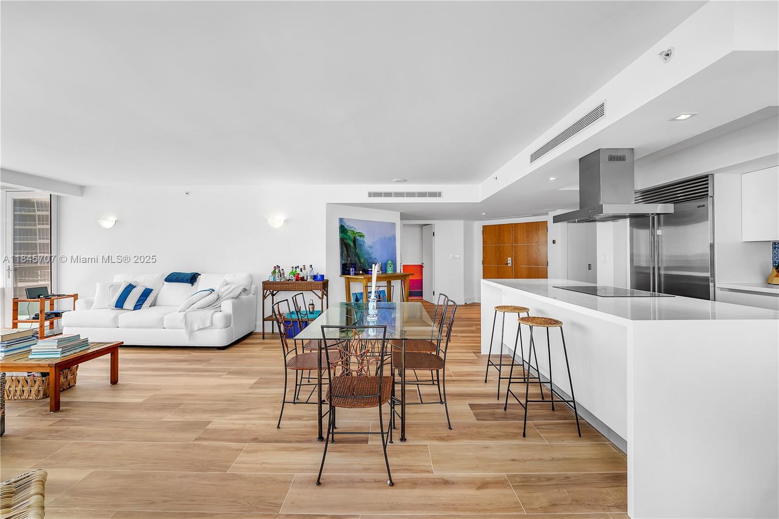 400 S Pointe Dr 704