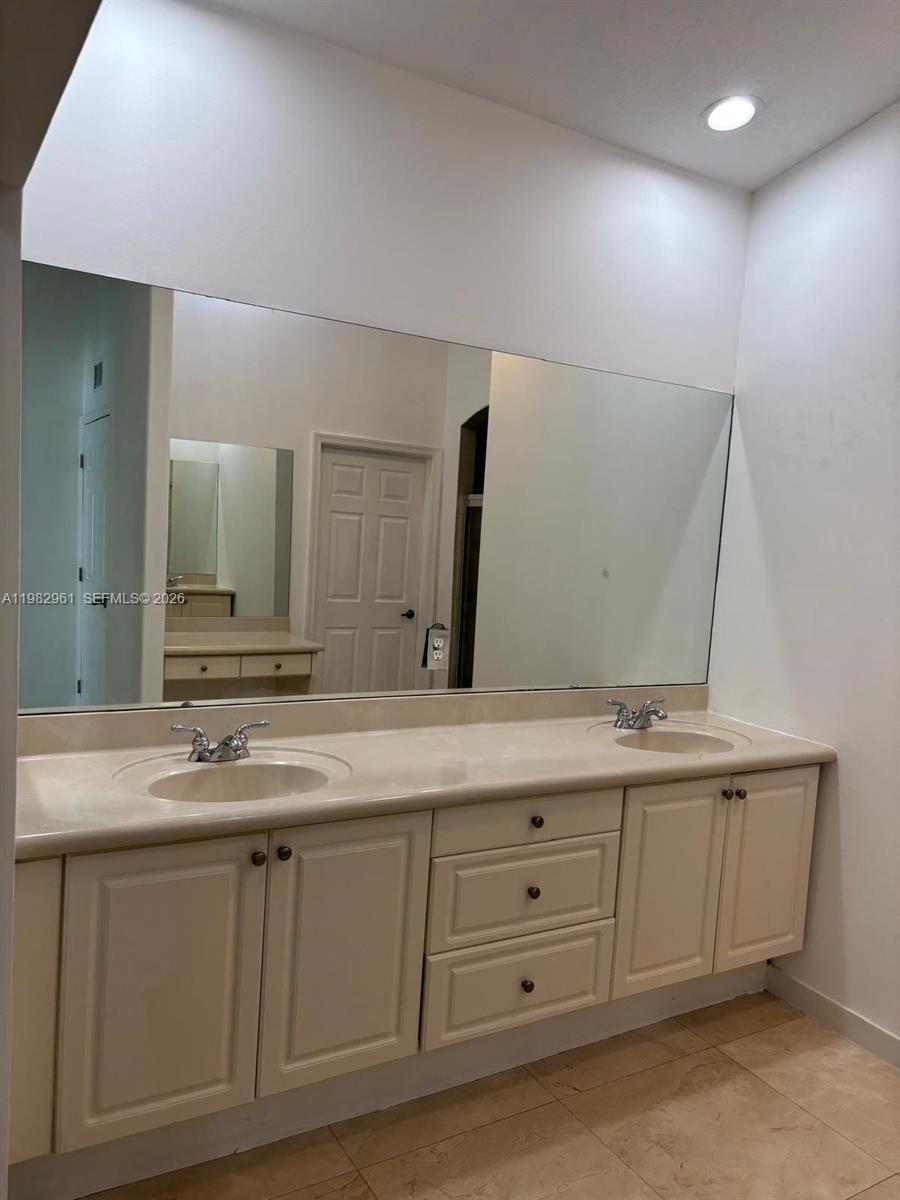 SUNSET LAKES PLAT TWO - Residential Lease