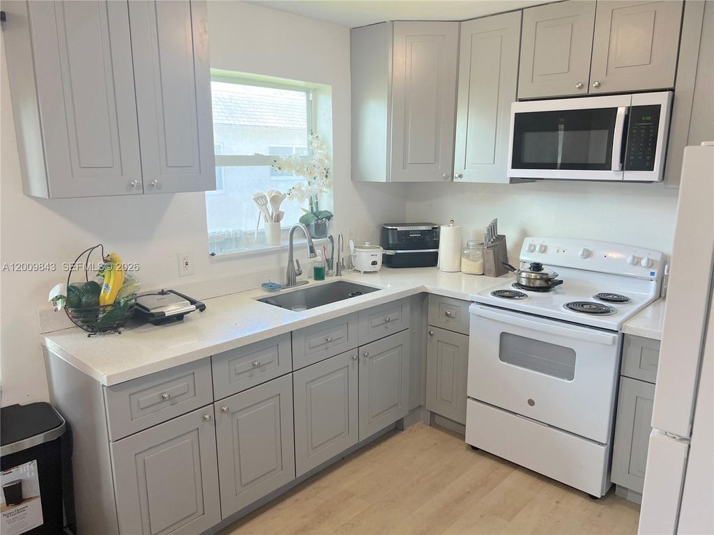 Photo of 5218 SW 91st Ave #4, Cooper City, FL 33328 (MLS # A12009843)