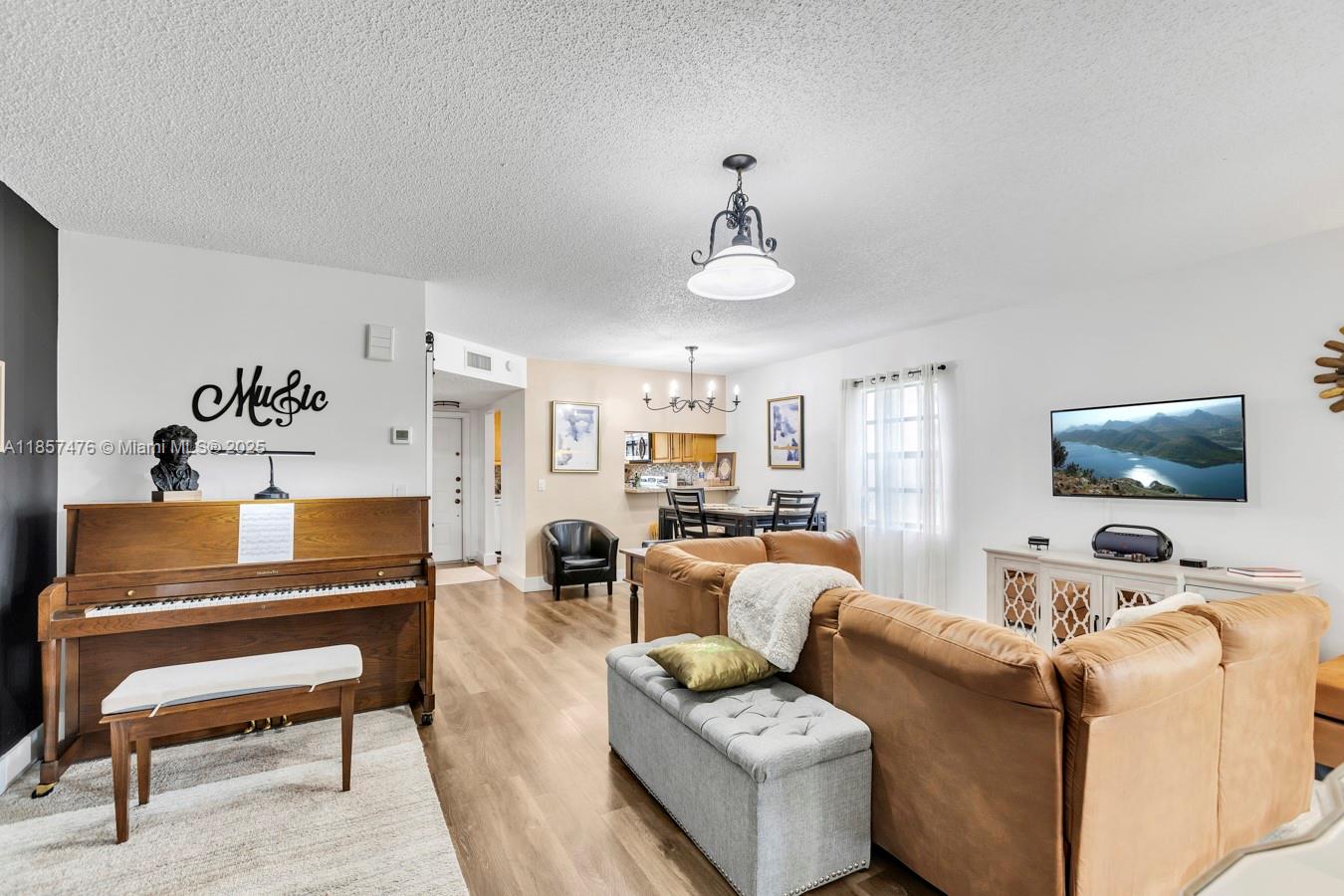411 Republic Ct 411